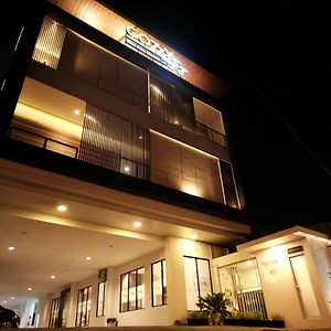 Cozzy Stay Hotel Semarang By Sinergi Exterior photo