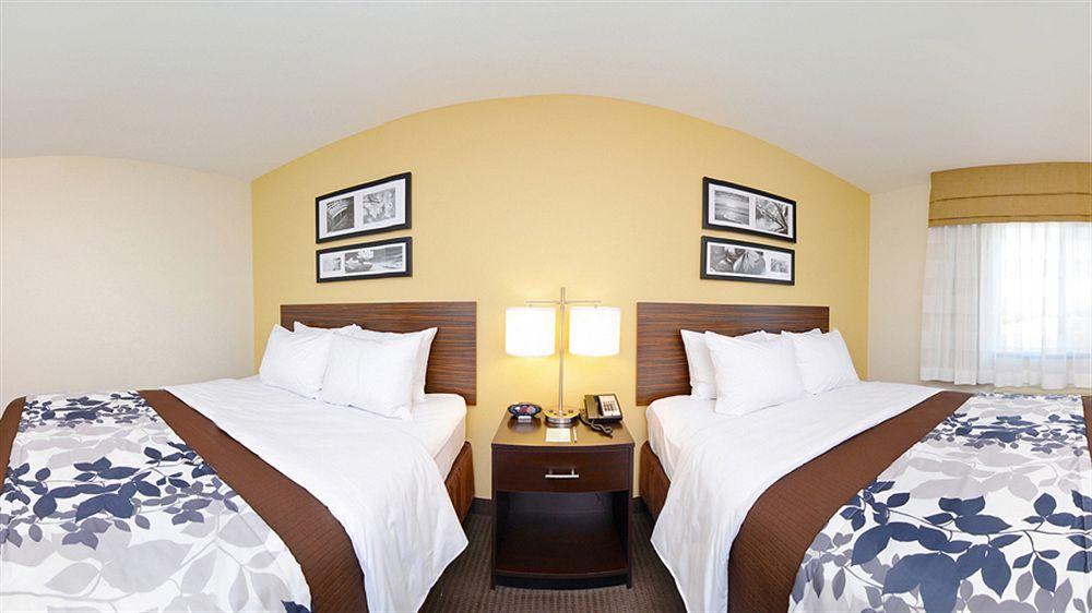 Sleep Inn & Suites Grand Forks Alerus Center Exterior photo