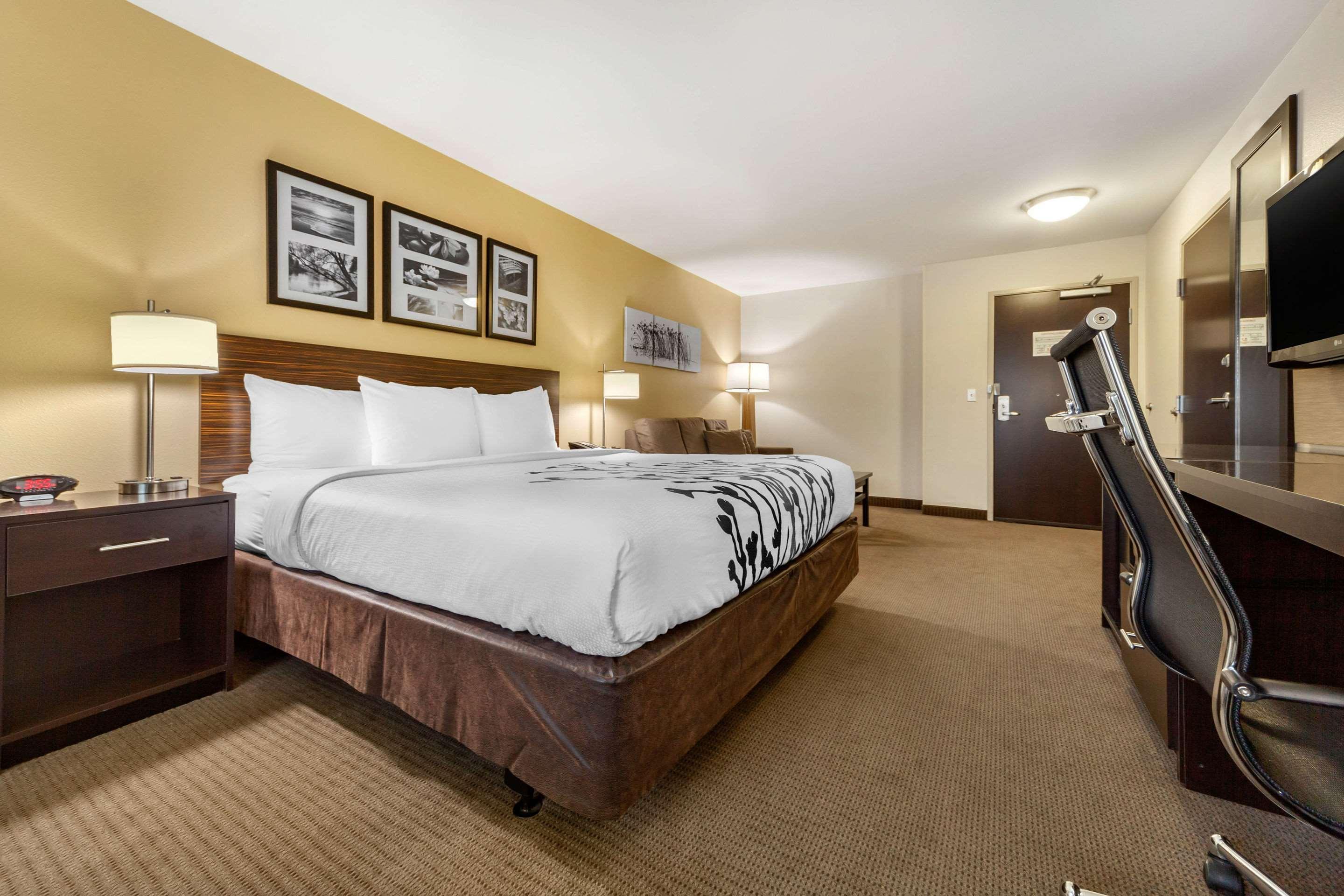 Sleep Inn & Suites Grand Forks Alerus Center Exterior photo