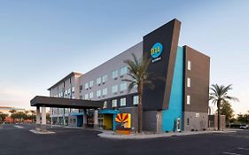 Tru By Hilton Phoenix Glendale Westgate Exterior photo