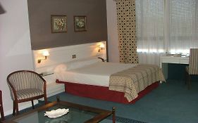 Hotel Las Ciguenas Trujillo Room photo
