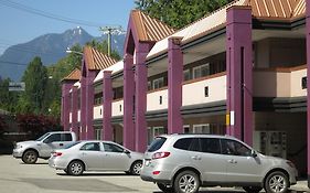 North Vancouver Hotel Exterior photo