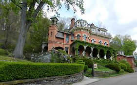 The Harry Packer Mansion Inn Jim Thorpe Room photo