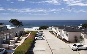 Cambria Landing Inn And Suites Exterior photo
