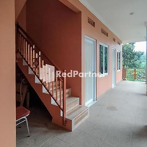 Batu Homestay Puncak Mitra Reddoorz Pasirmuncang Exterior photo