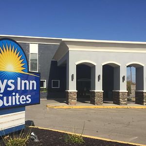 Days Inn & Suites By Wyndham Cincinnati North Springdale Exterior photo