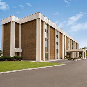 Super 8 By Wyndham Liverpool/Syracuse North Airport Hotel Exterior photo