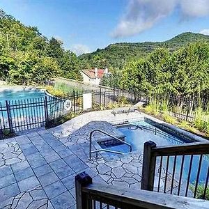 Condo Entier, Fully Equiped Pool And Spa Only In Summer Mont-Tremblant Exterior photo