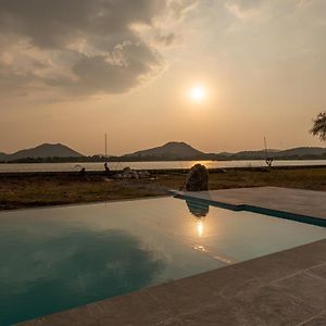 1Br Cottage With Pool - Lake'S End By Roamhome Udaipur Exterior photo