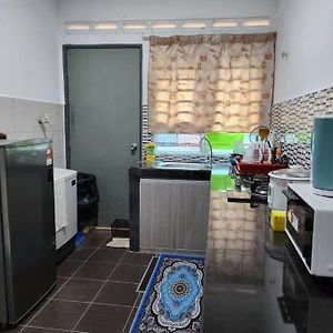 D'Haja 61 Klia Sepang With 3 Airconds & Wifi Villa Banting  Exterior photo