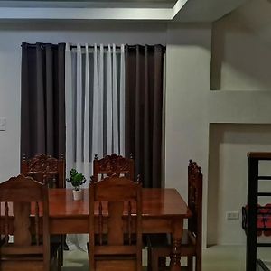 Chateau De Chloe - 3 Bedroom Entire Apartment For Large Group Tacloban Exterior photo