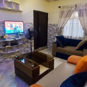 Cosy Room And Sitting-Room With Two Toilet Lekki Exterior photo