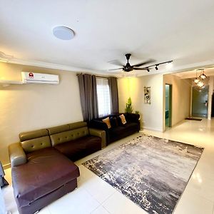 Naura Homestay Selangor Kuala Lumpur Batu Caves Exterior photo