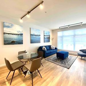 Perfect Brand New Condo In The Heart Of Sidney Exterior photo