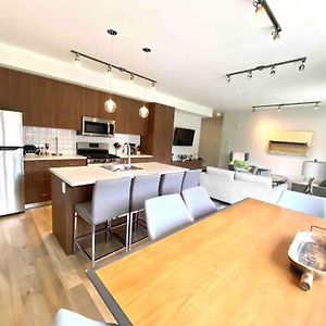 Brand New 3-Bedroom Condo In The Heart Of Sidney Exterior photo