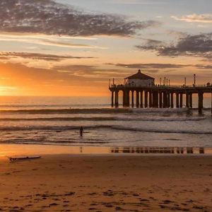 Steps To Beach Manhattan Beach Patio Parking Exterior photo