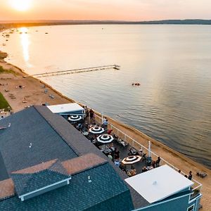 Alexandra Inn Traverse City Exterior photo