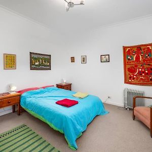 1 Bedroom Delight With Parking Melbourne Exterior photo