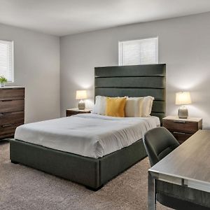 Luxurious 2-Bedroom Apartment In Wilmington Exterior photo
