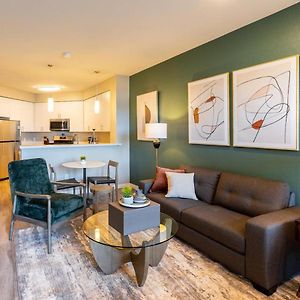 Landing Modern Apartment With Amazing Amenities Sparks Exterior photo