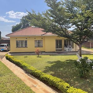 Chrinas Guest House Lilongwe Exterior photo