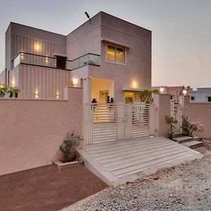 Shourya: Modern 3-Br Villa With Pool In Udaipur Exterior photo