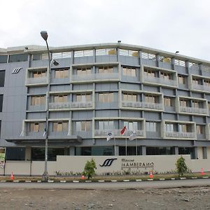 Marina Mamberamo Hotel Sorong Exterior photo