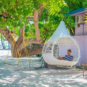 Jail Break Surf Inn Himmafushi Exterior photo