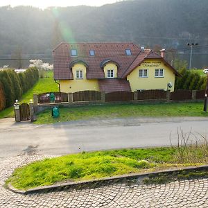 Guest House Kaskada Vrane nad Vltavou Exterior photo