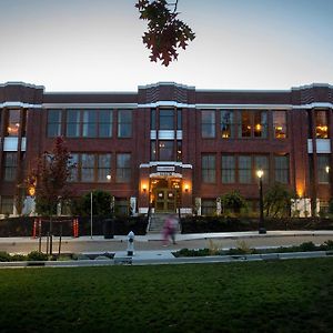 Mcmenamins Anderson School Hotel Bothell Exterior photo