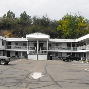 The Villager Inn Princeton Exterior photo