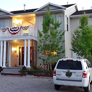 Lions Gate Manor Bed & Breakfast Lava Hot Springs Exterior photo