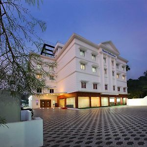 Hotel Sidhartha Chalakudy Kizhake Chalakudi Exterior photo